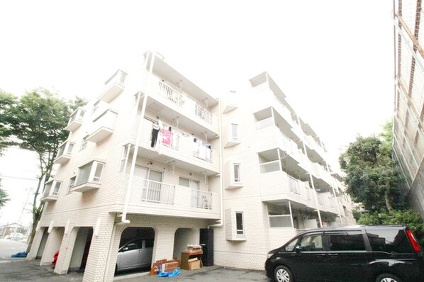 プレシールハイムの物件外観写真